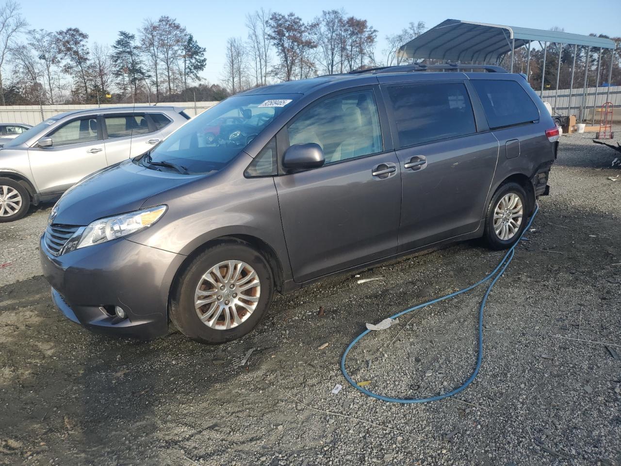 Toyota Sienna Xle Image 1