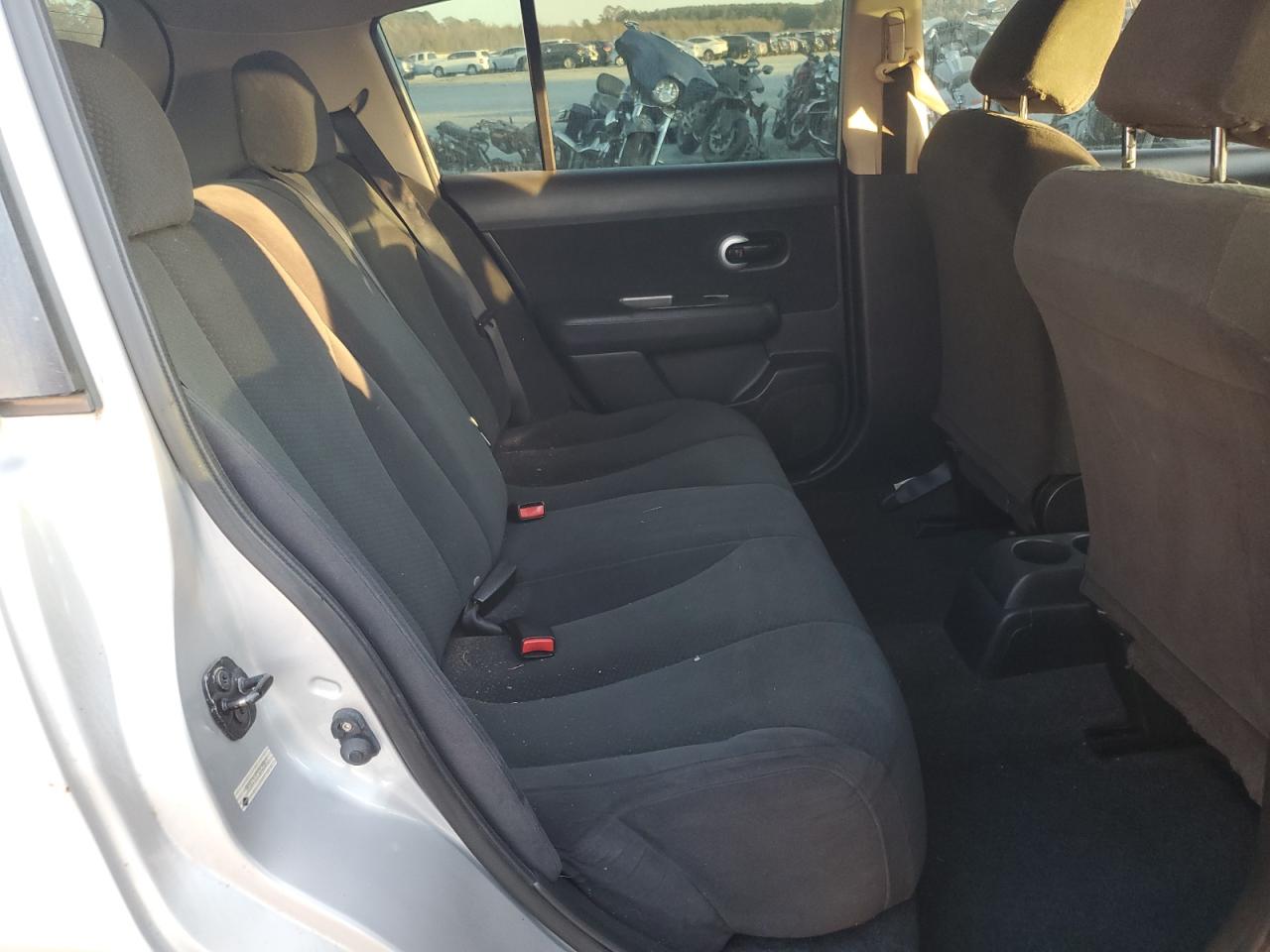 Nissan Versa S Image 2