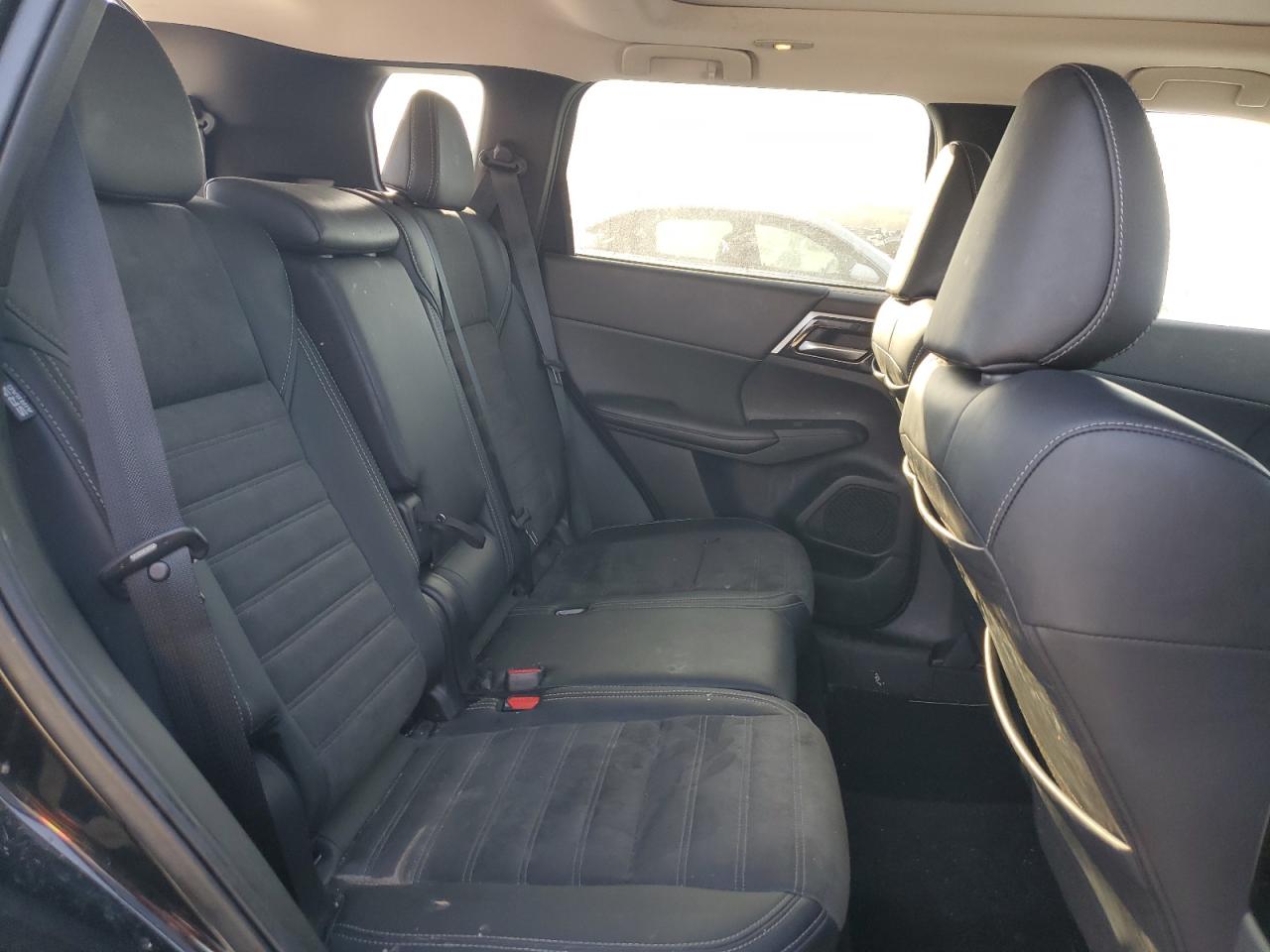 Mitsubishi Outlander Se Image 8