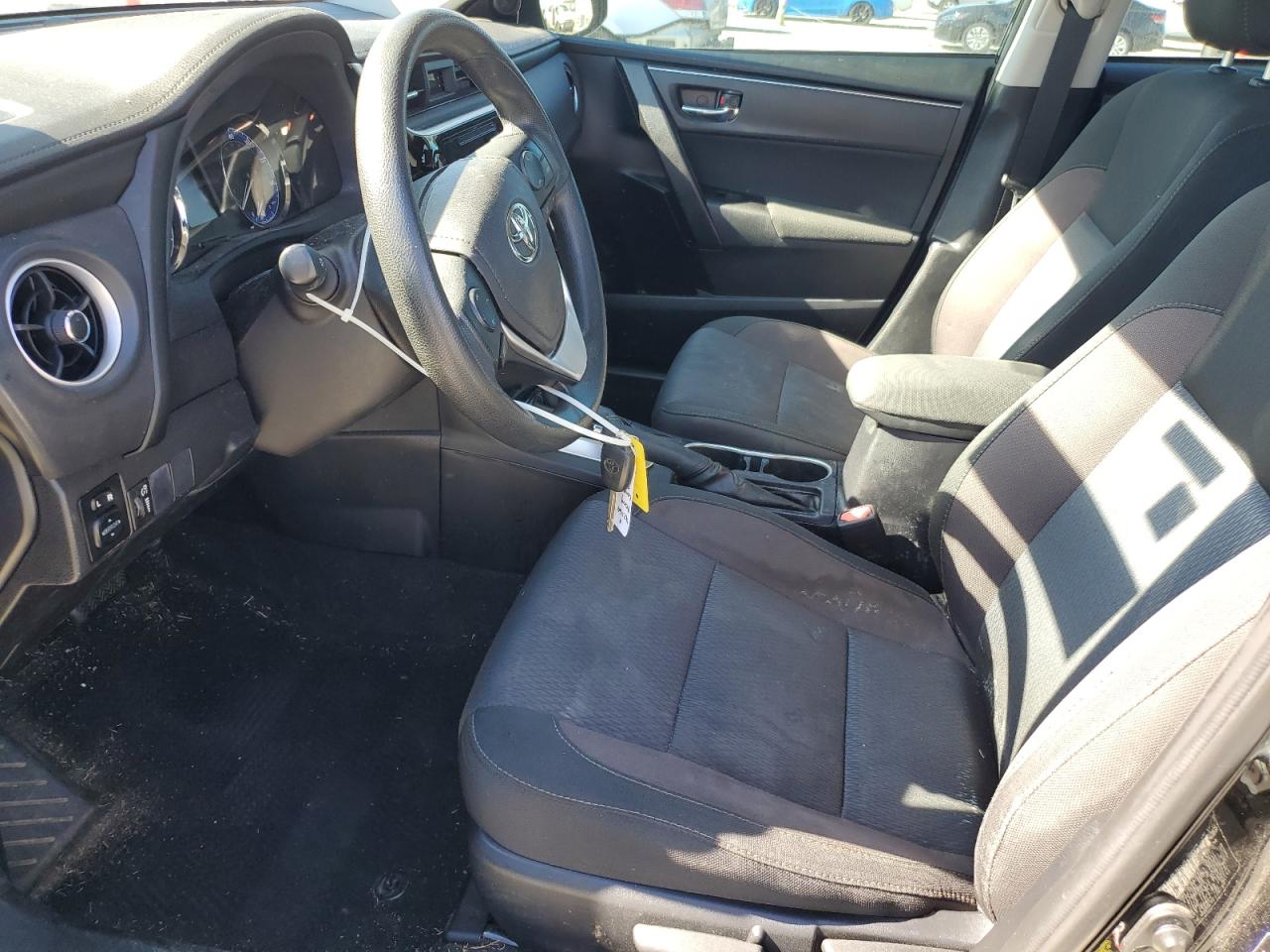 Toyota Corolla L Image 6