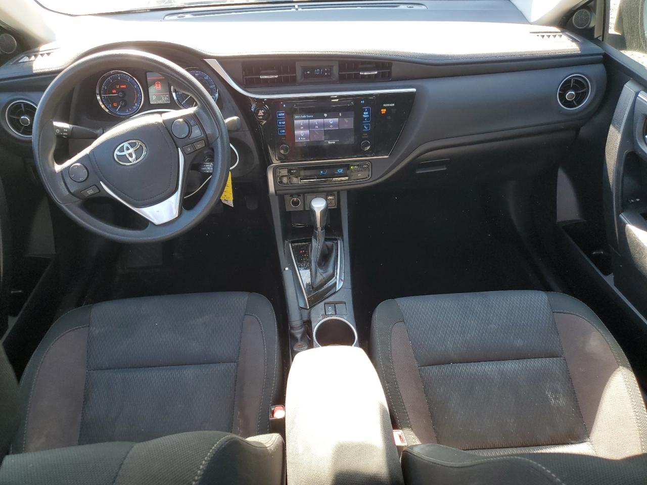 Toyota Corolla L Image 4