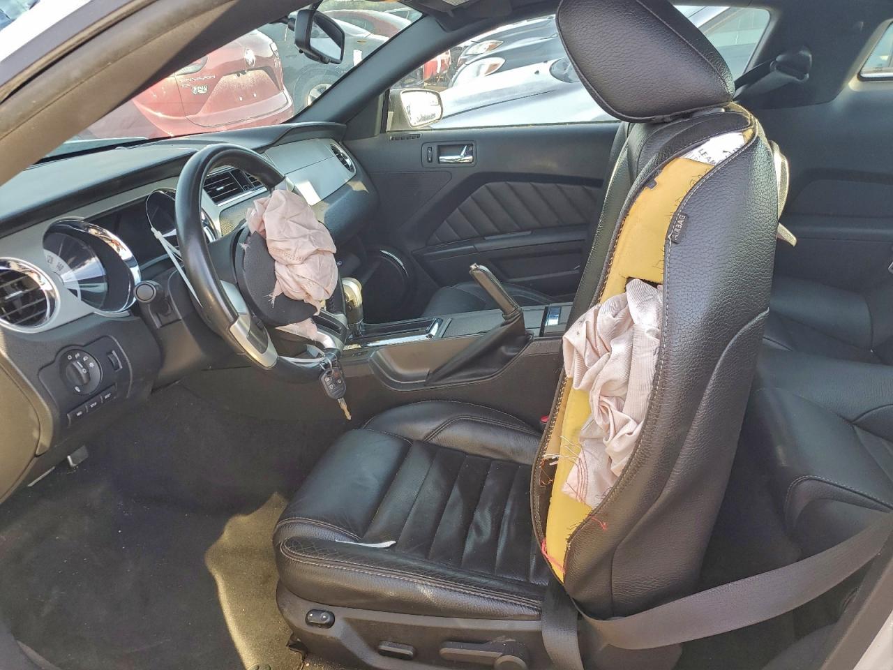 Ford Mustang Image 12