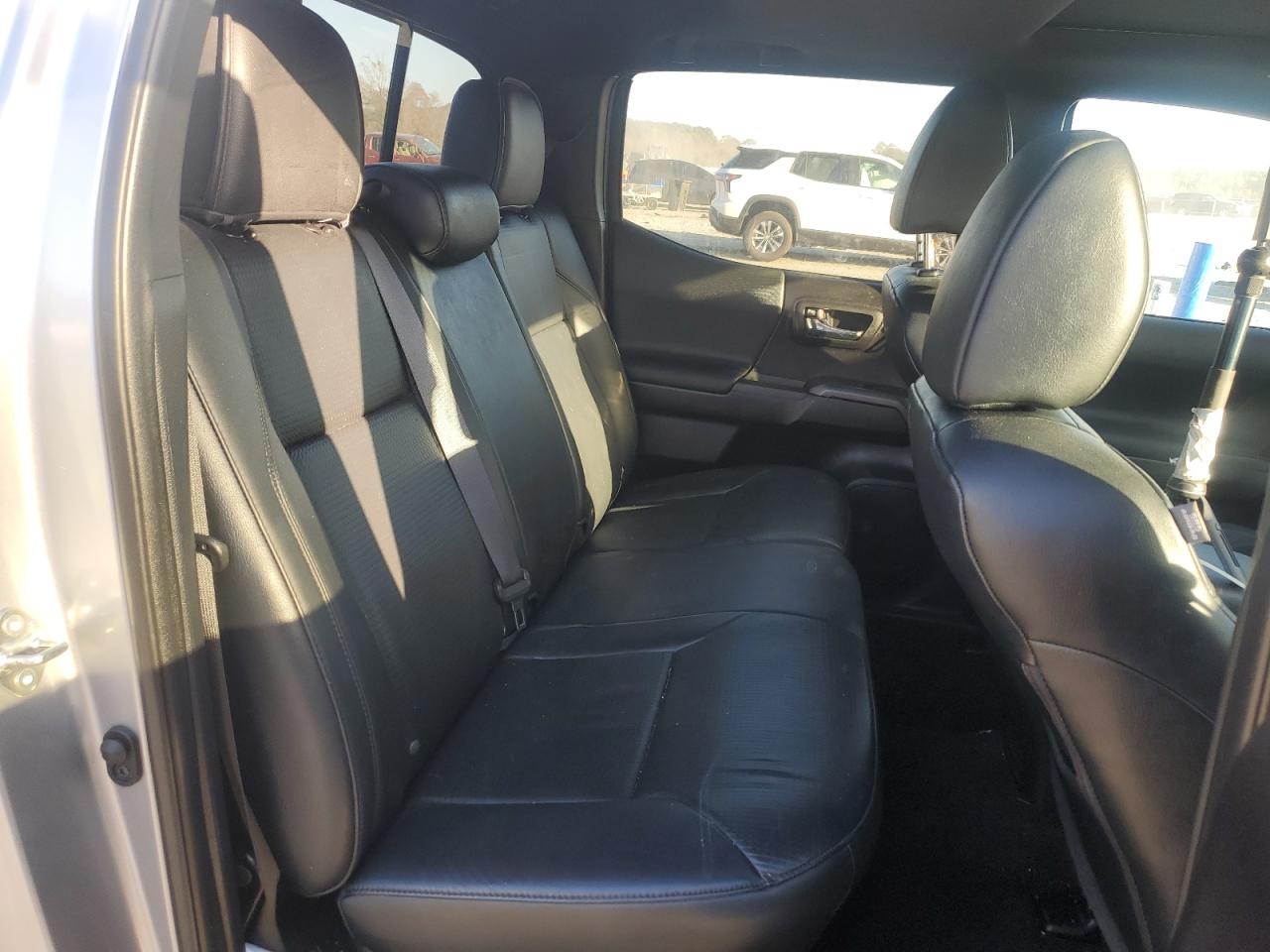 Toyota Tacoma Double Cab Image 4