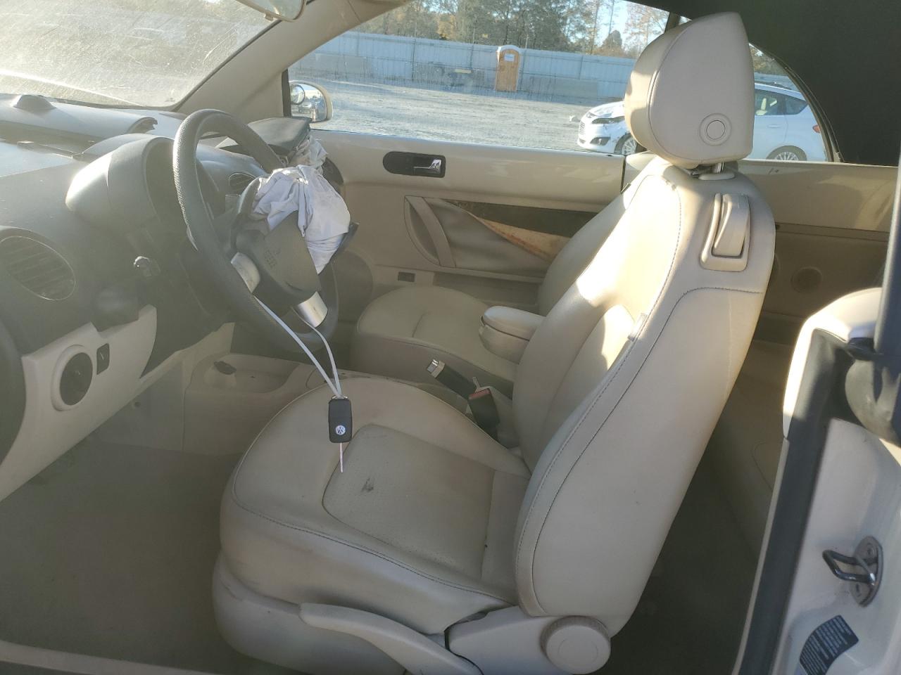 Volkswagen Beetle Convertible Option Package 1 Image 3