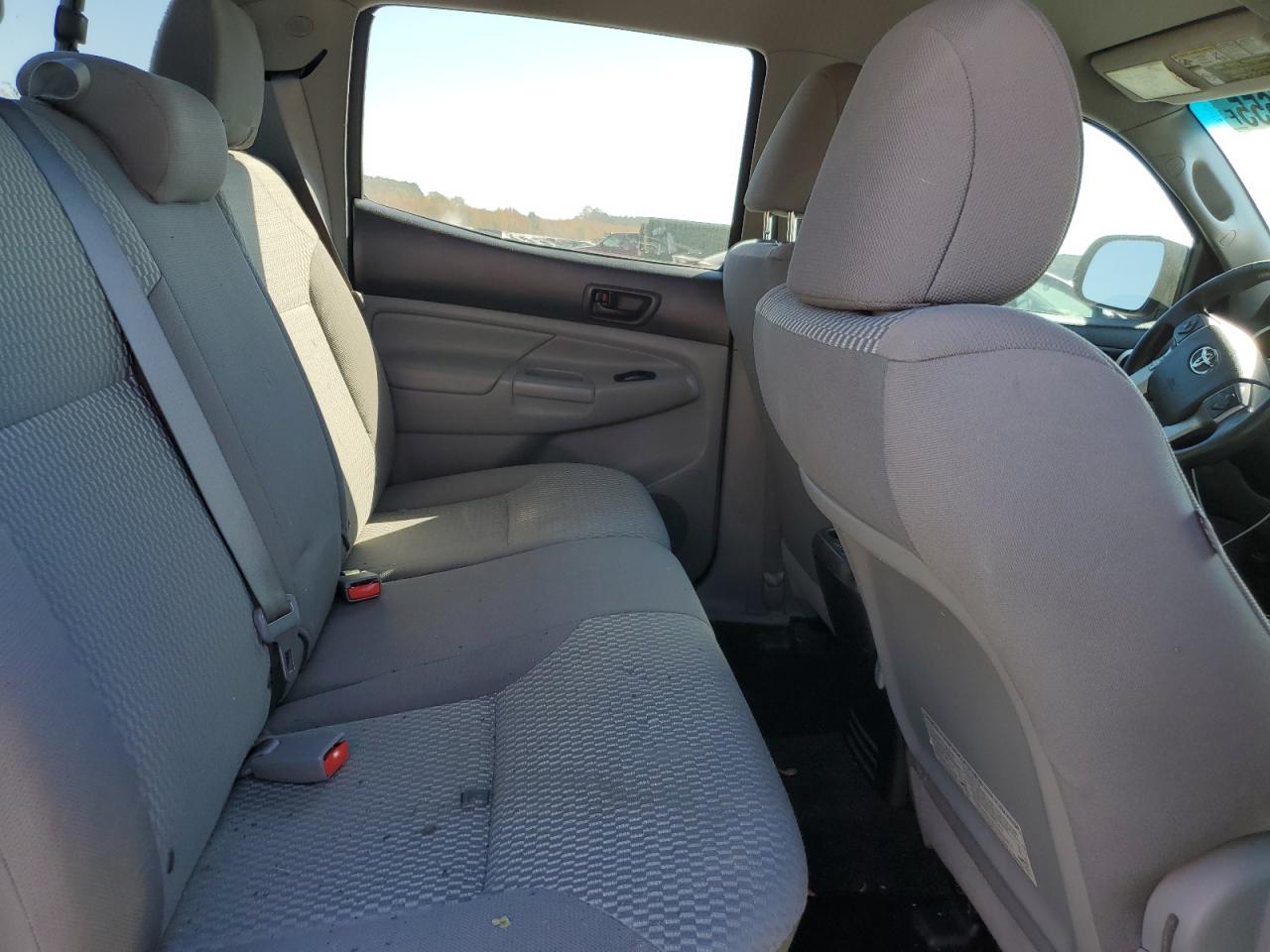 Toyota Tacoma Double Cab Image 12