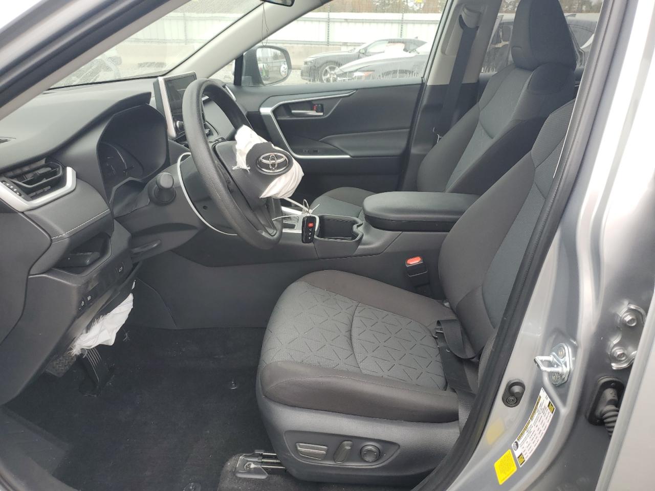 Toyota RAV4 Xle Image 3