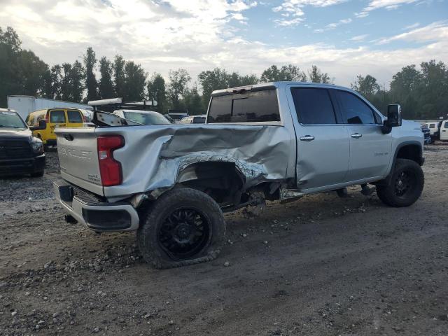 Chevrolet Silverado K3500 High Country Image 4