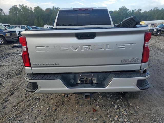 Chevrolet Silverado K3500 High Country Image 3