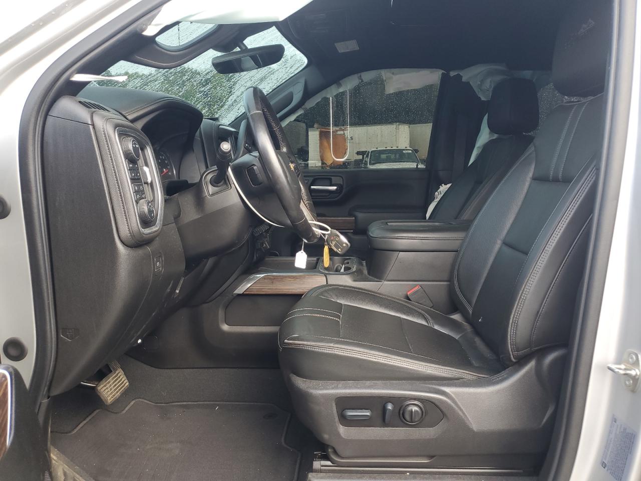 Chevrolet Silverado K3500 High Country Image 6