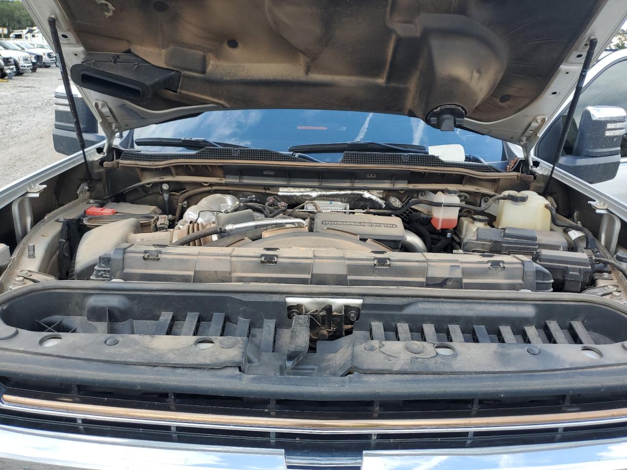 Chevrolet Silverado K3500 High Country Image 9