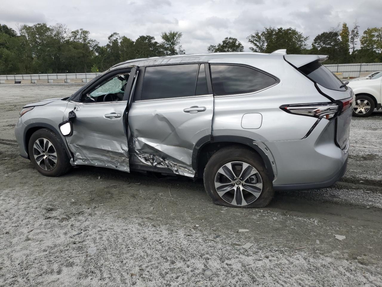 Toyota Highlander L Image 3