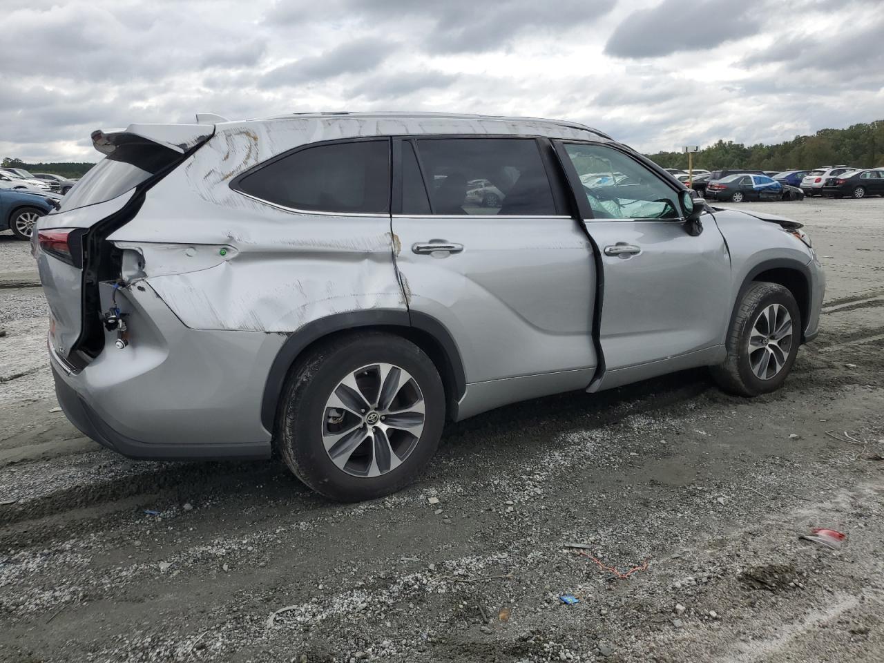 Toyota Highlander L Image 2