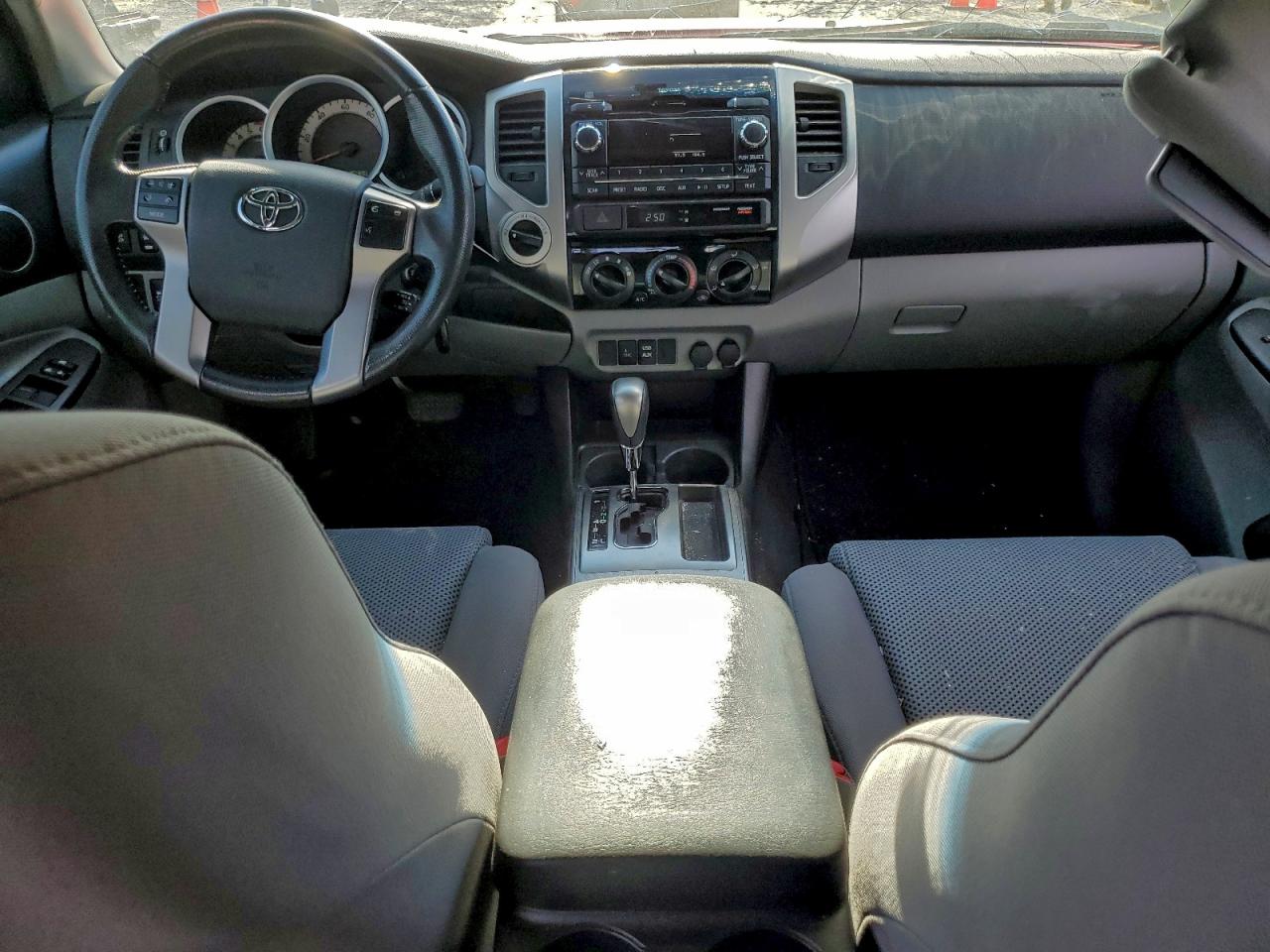 Toyota Tacoma Double Cab Image 12