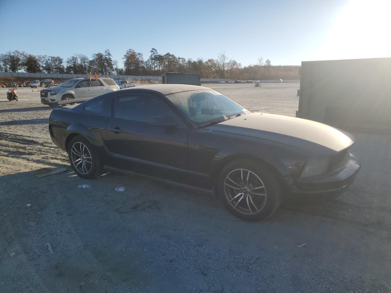 Ford Mustang Image 2