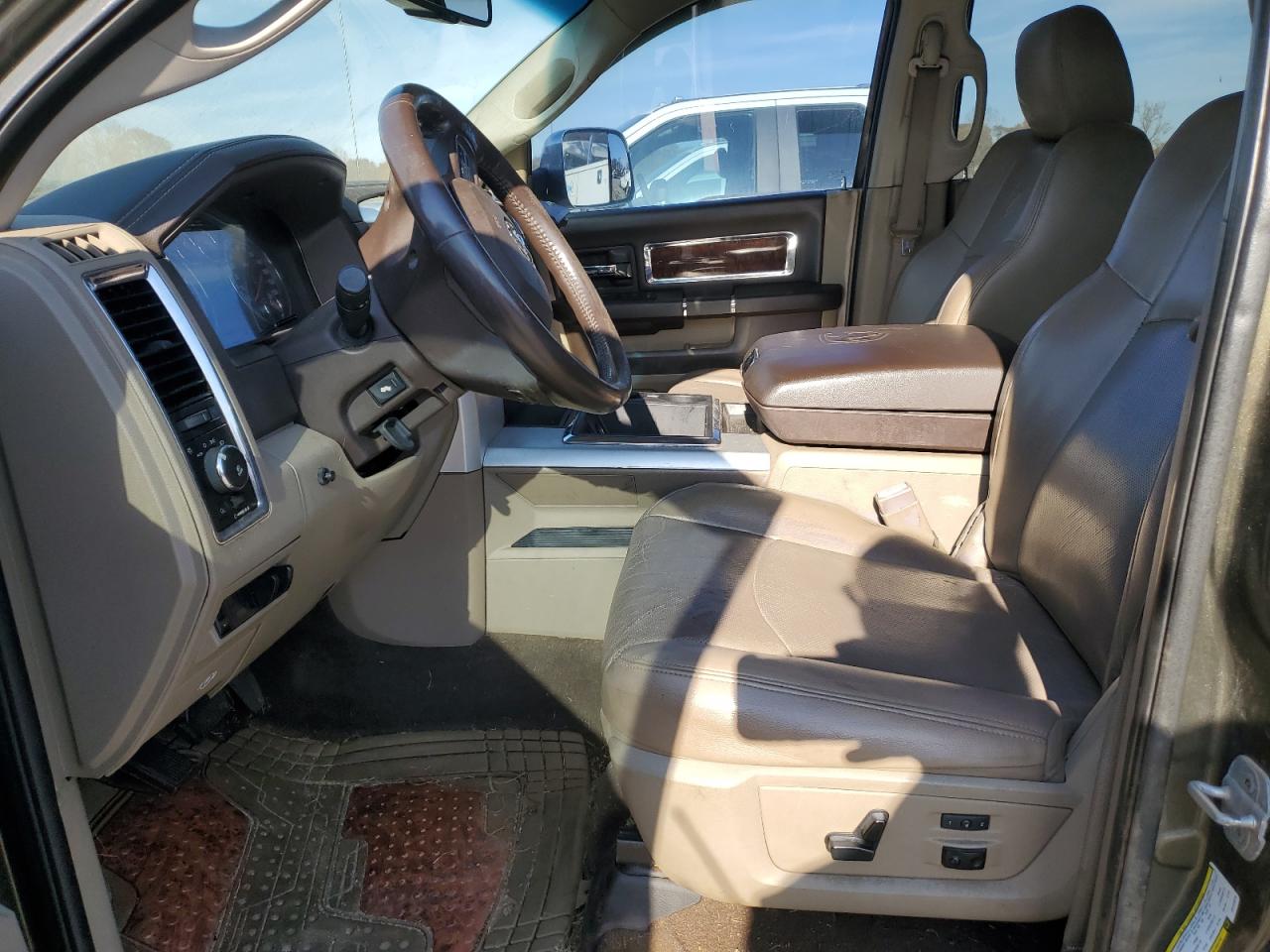 Dodge Ram 3500 Laramie Image 9