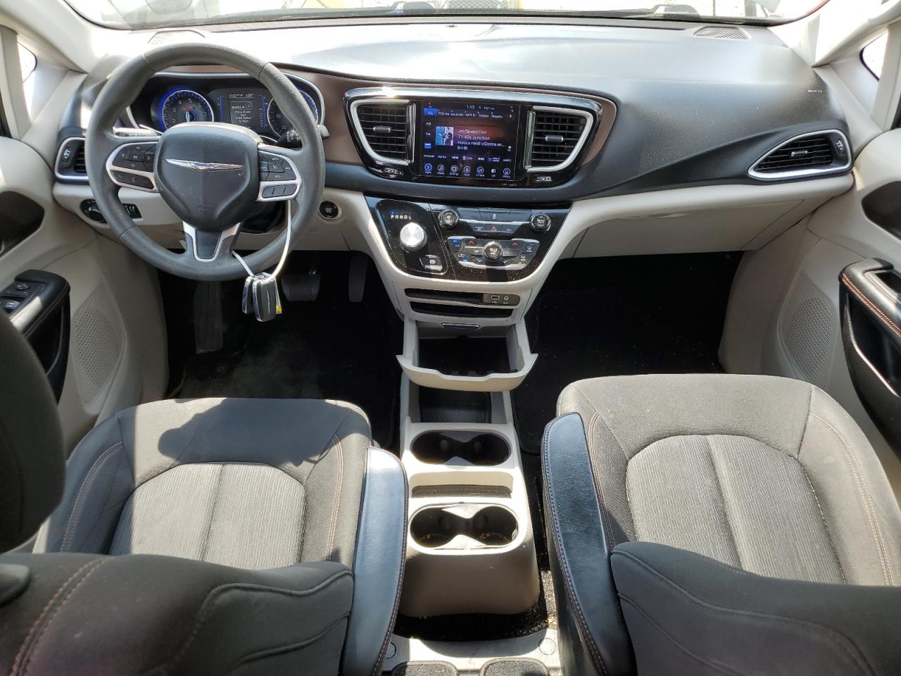 Chry Pacifica Touring Image 8