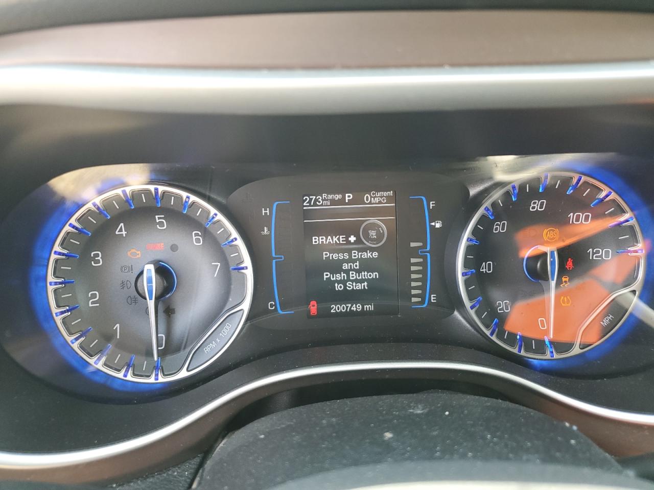 Chry Pacifica Touring Image 7