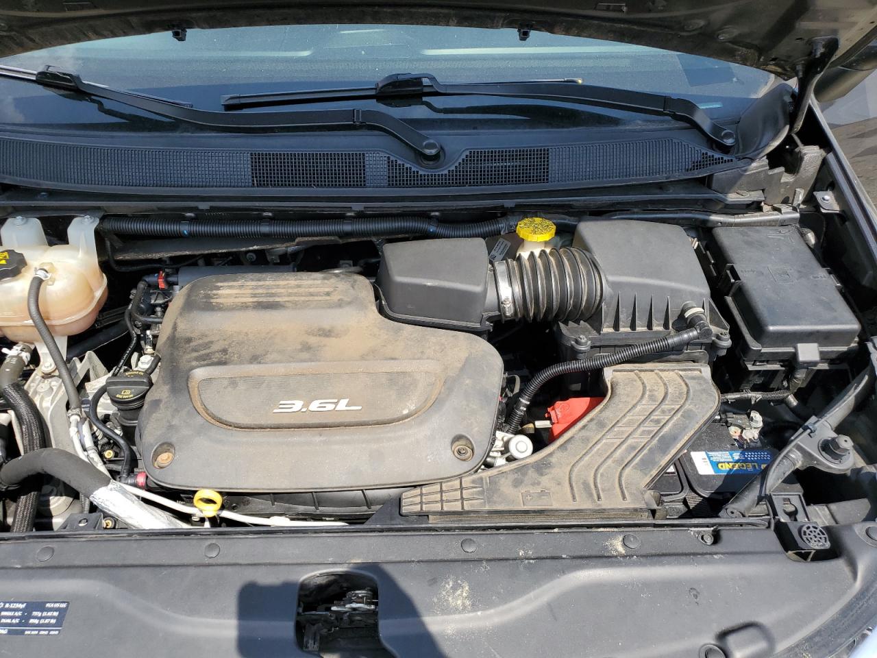 Chry Pacifica Touring Image 12