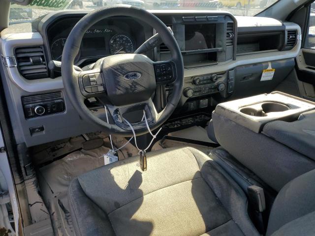 Ford F-450 Super Duty Image 11