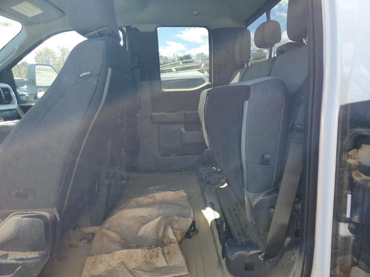 Ford F-450 Super Duty Image 9