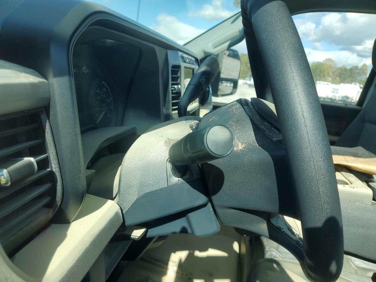 Ford F-450 Super Duty Image 11