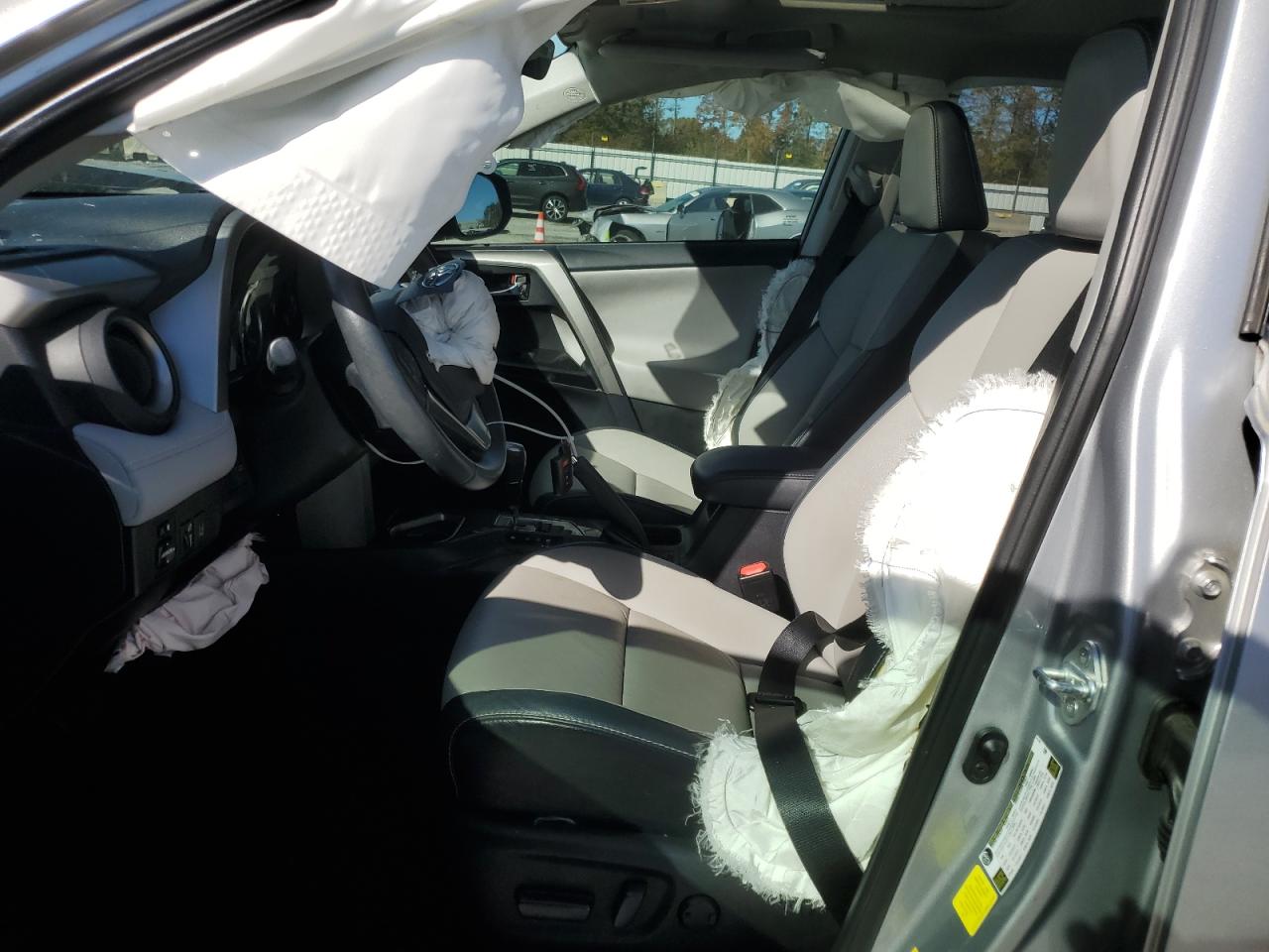 Toyota RAV4 Limited Image 10