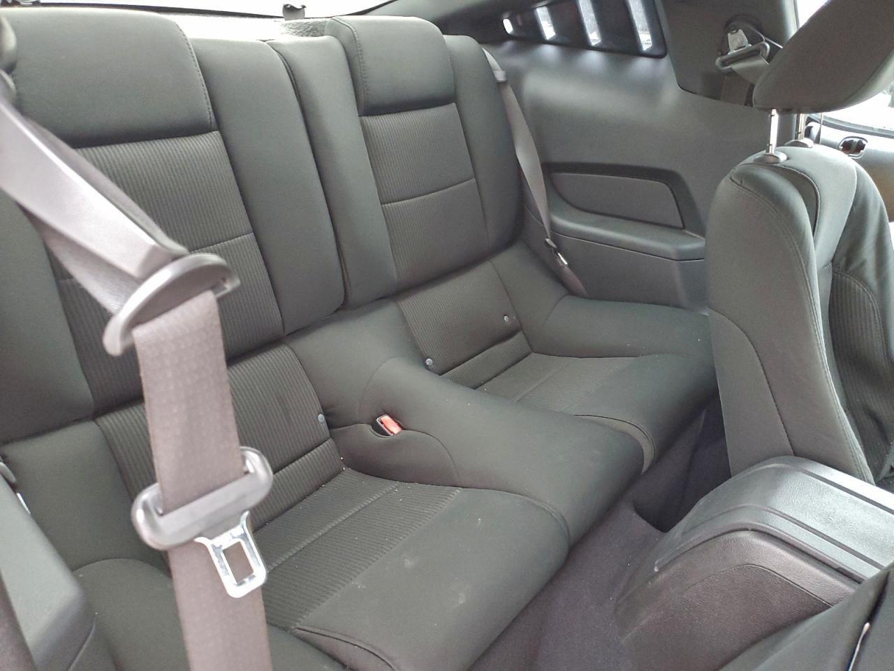 Ford Mustang Image 12