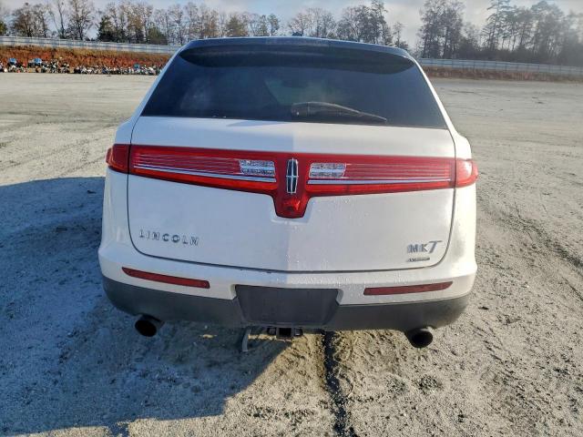 Lincoln MKT Image 11