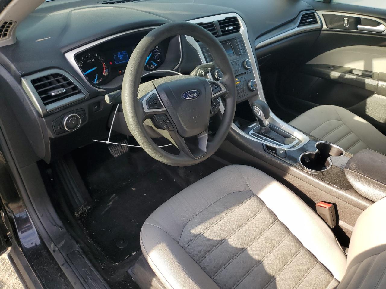 Ford Fusion S Image 10