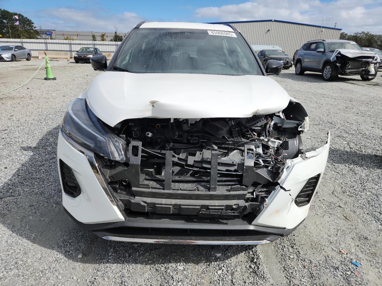 Nissan Kicks Sr Image 2