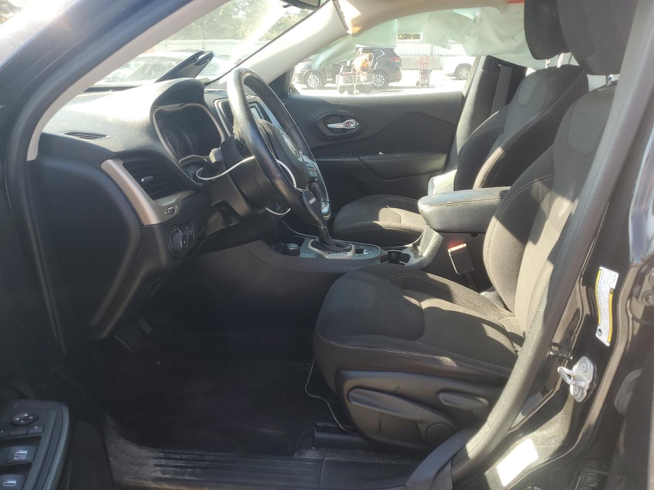 Jeep Grand Cherokee Latitude Image 3