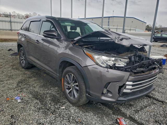 Toyota Highlander Se Image 11