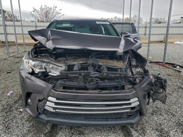 Toyota Highlander Se Image 3