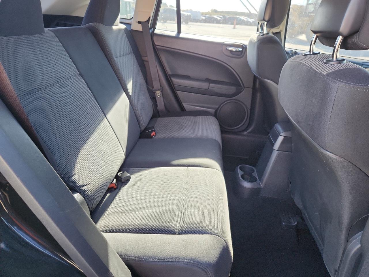 Dodge Caliber Sxt Image 8