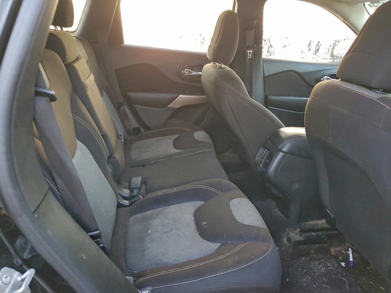 Jeep Grand Cherokee Sport Image 14