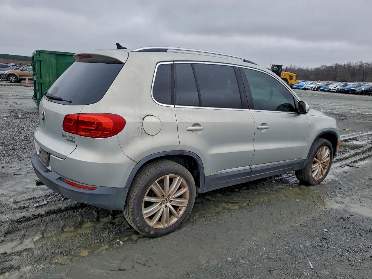 Volkswagen Tiguan S Image 2