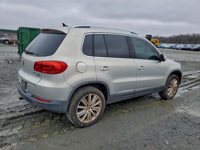 Volkswagen Tiguan S Image 2