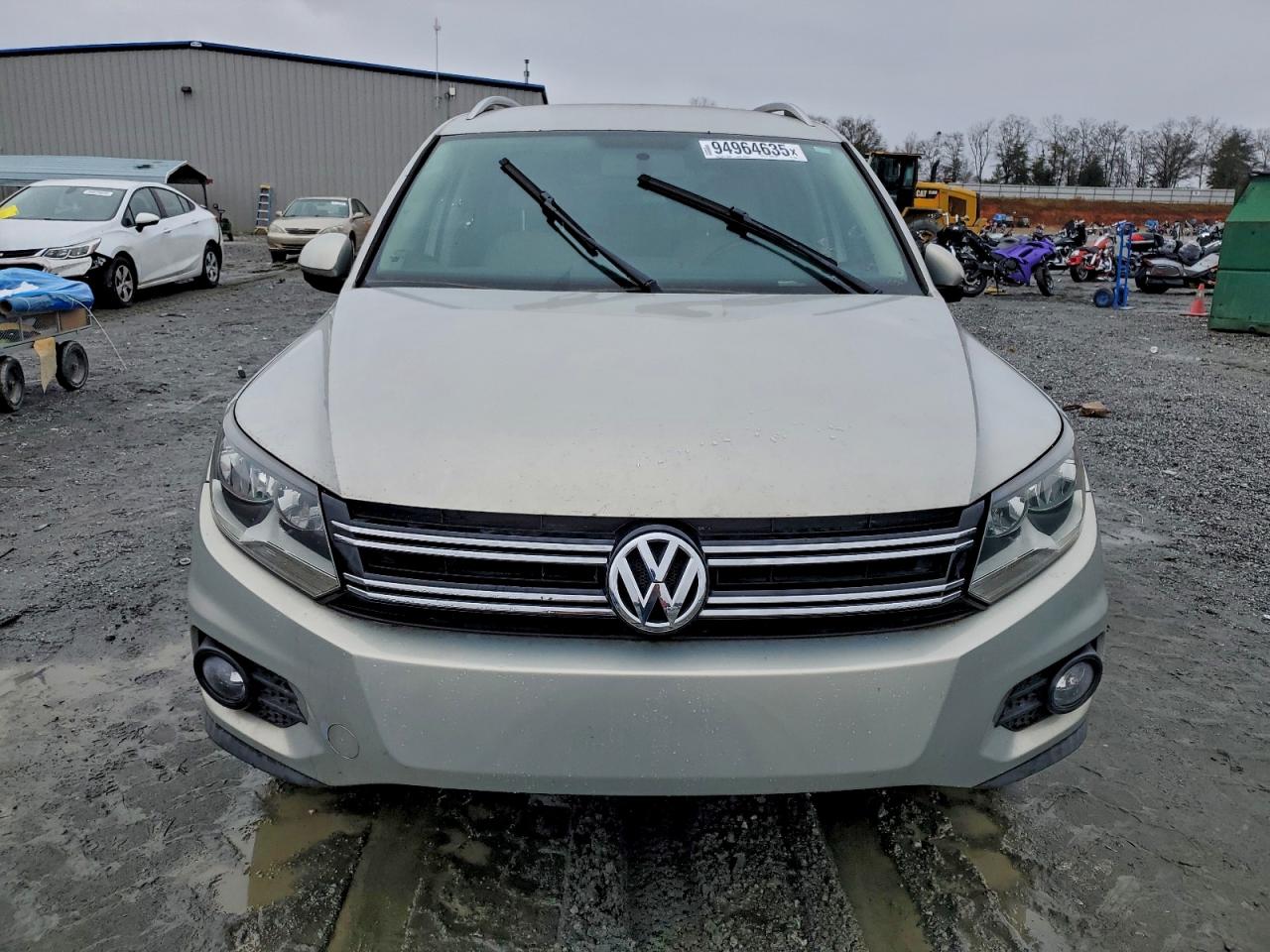 Volkswagen Tiguan S Image 11