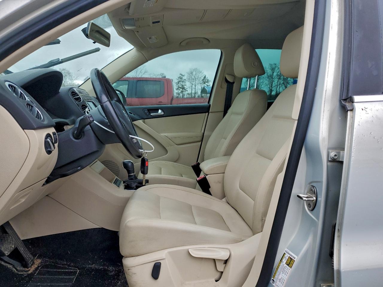 Volkswagen Tiguan S Image 12