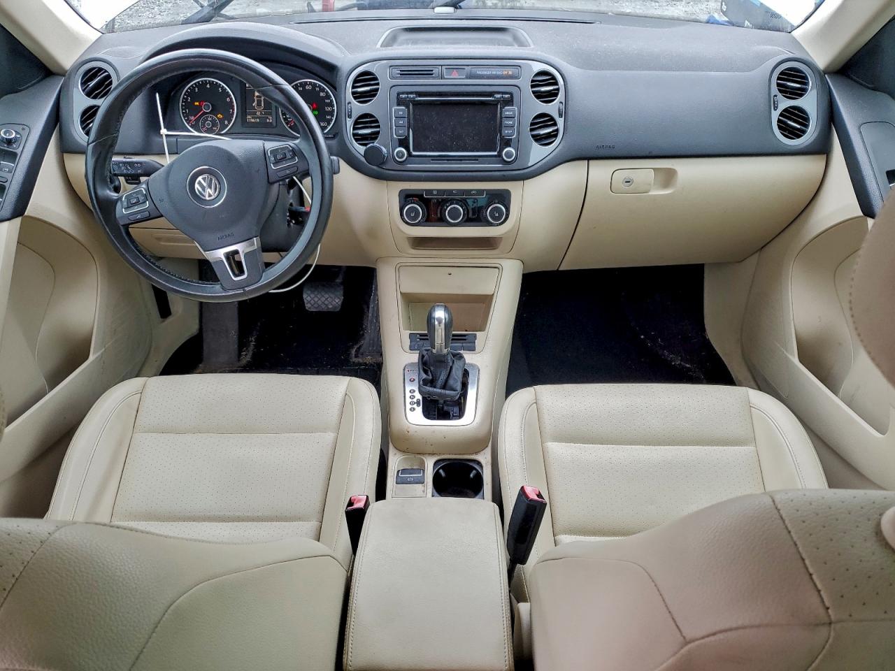 Volkswagen Tiguan S Image 6