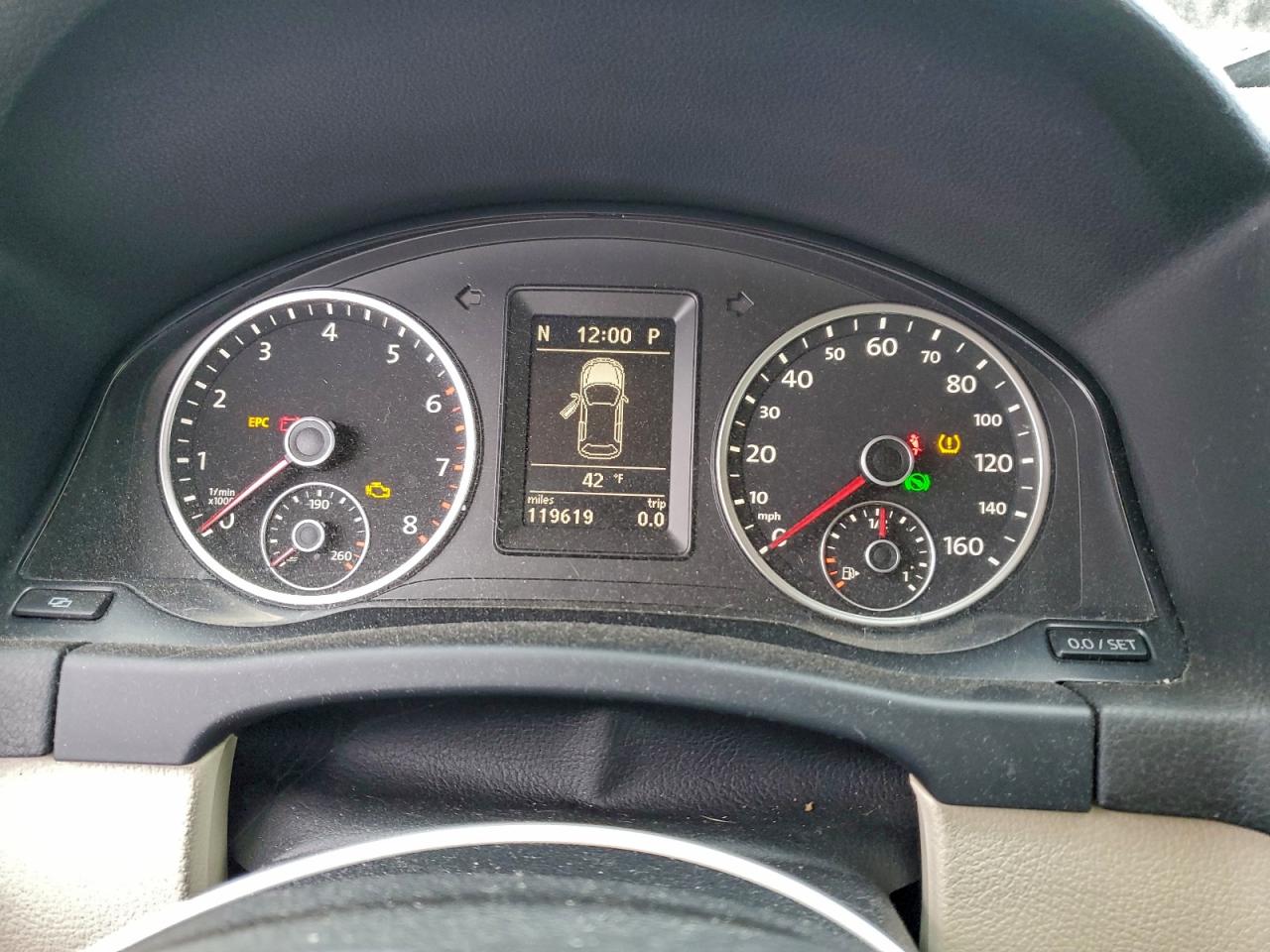 Volkswagen Tiguan S Image 4