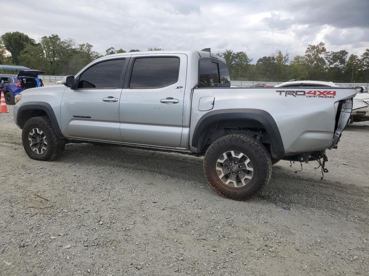 Toyota Tacoma Double Cab Image 3