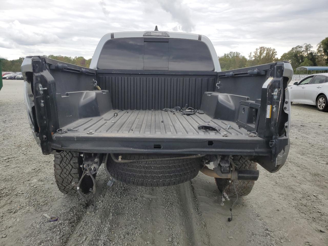 Toyota Tacoma Double Cab Image 5