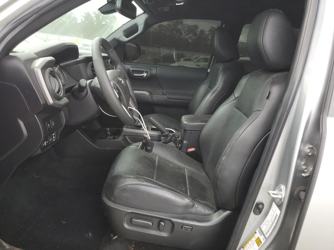 Toyota Tacoma Double Cab Image 2