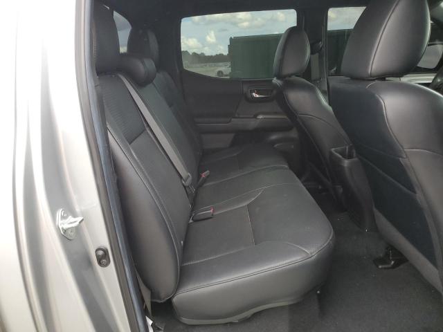 Toyota Tacoma Double Cab Image 10