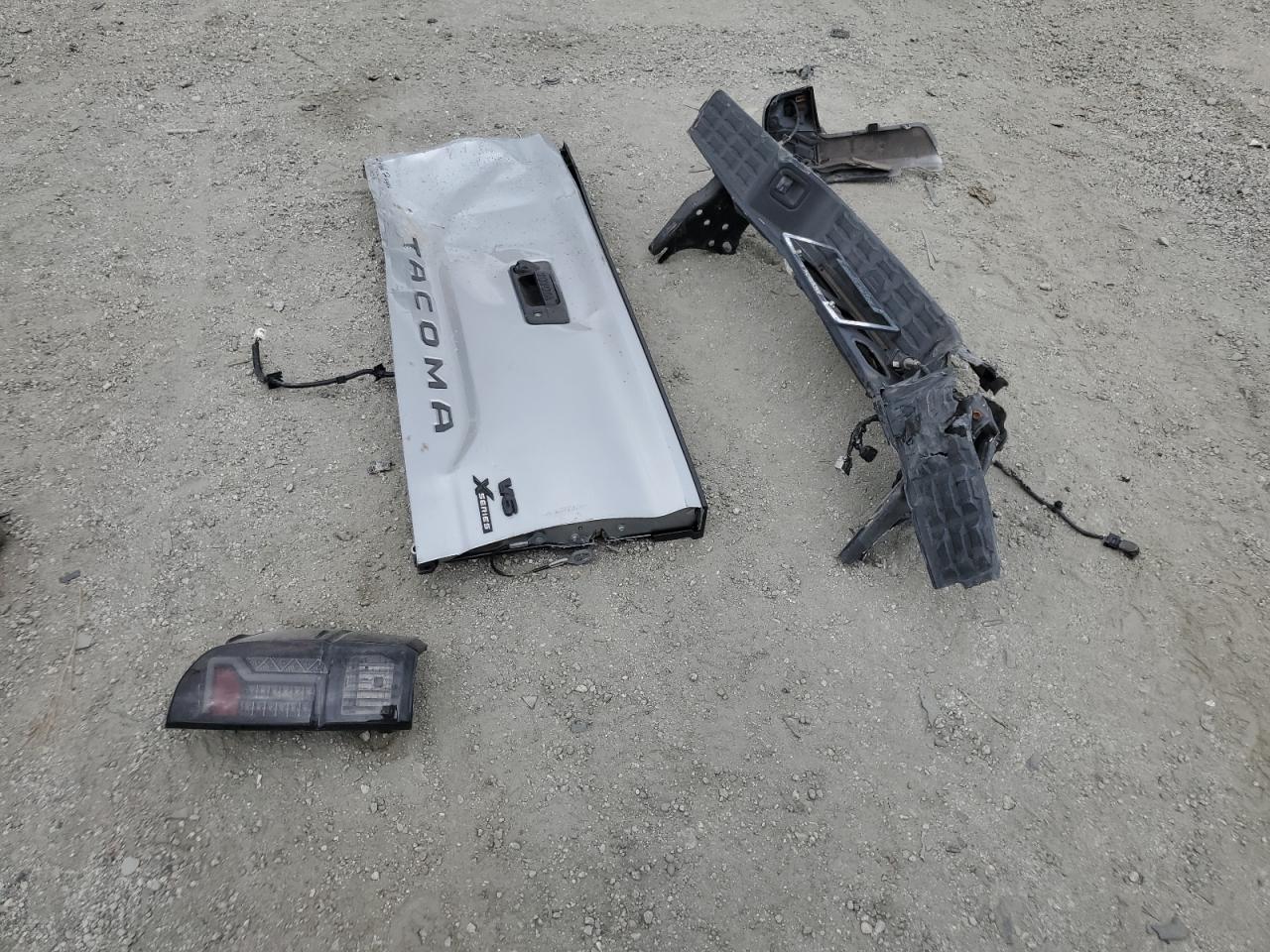 Toyota Tacoma Double Cab Image 13