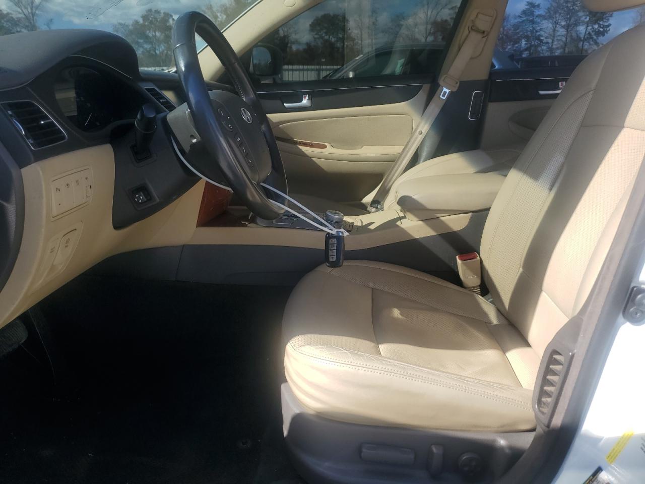 Hyundai Genesis 3.8l Image 6