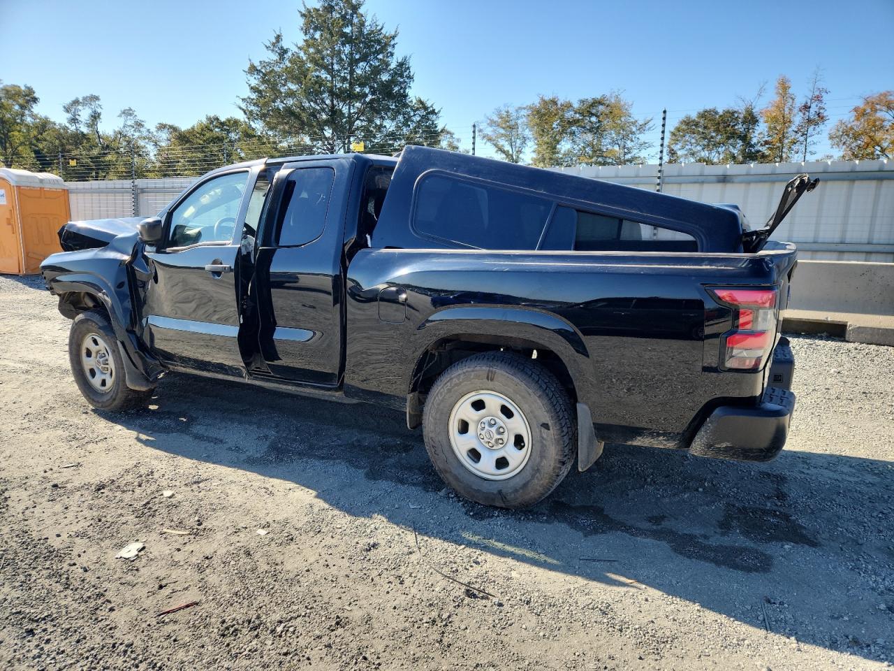 Nissan Frontier S Image 2