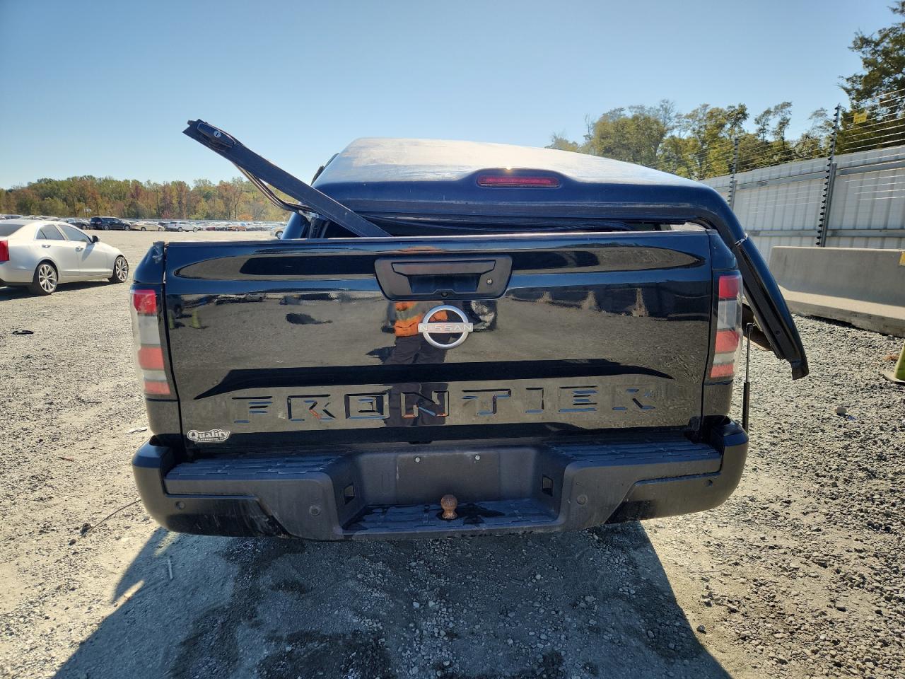 Nissan Frontier S Image 9