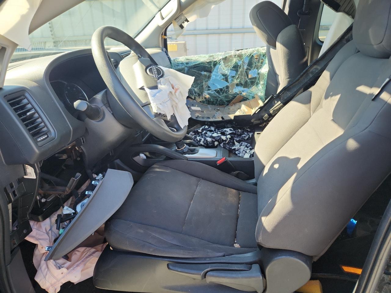 Nissan Frontier S Image 8